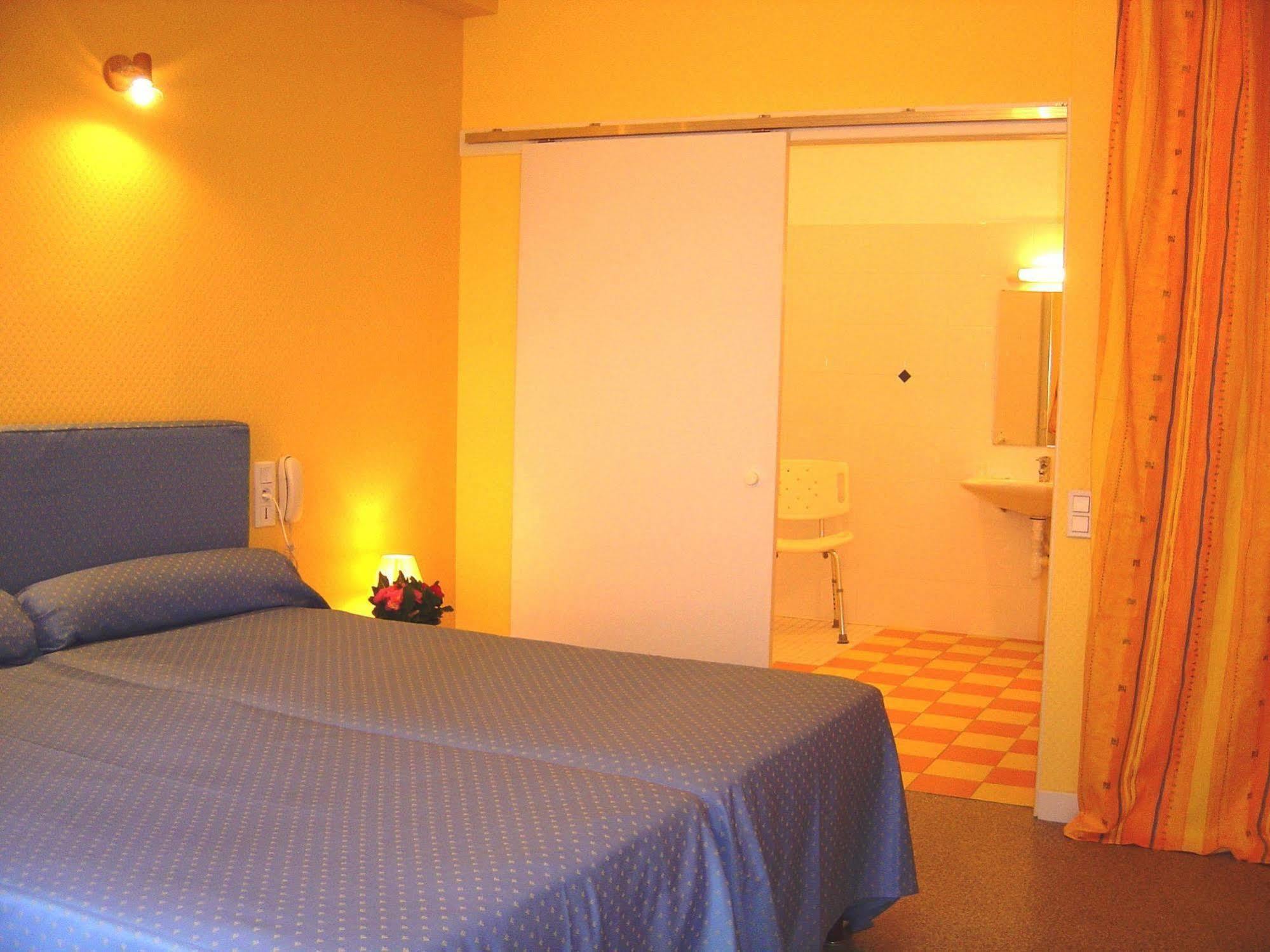 Hotel De Paris Poligny  Dış mekan fotoğraf